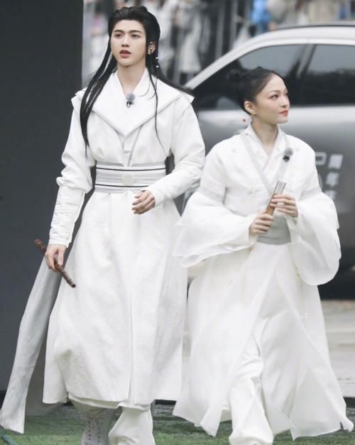 郭麒麟回归《奔跑吧》,谁留意到蔡徐坤第一反应?真实交情藏不住了