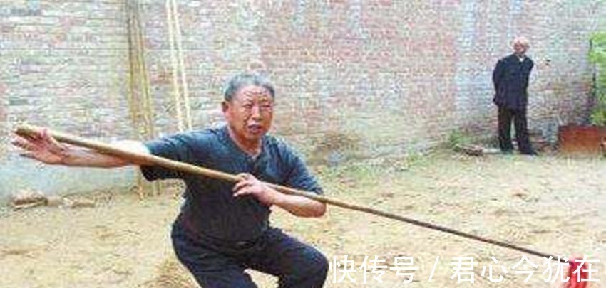 杨开华&老汉自称杨家将后人,有族谱为证会36路枪法,曾一枪挑翻7恶霸!