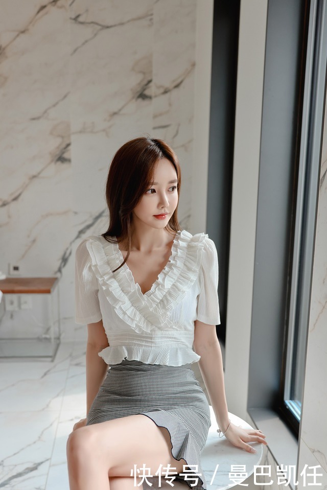  爱尔兰|孙允珠时尚穿搭美图：爱尔兰雪莉曼妙交叉雪纺洋裙