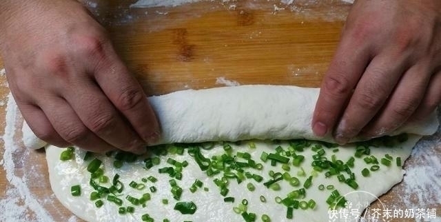 教你葱花发面饼做法,不用揉面,筷子一搅,松软好吃,凉了也不硬