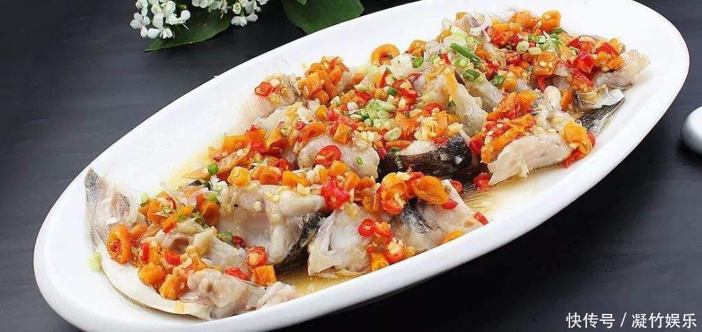 年夜饭菜谱：辣子鸡丁，海米炝芹菜，剁椒炒牛肉，剁椒鱼片