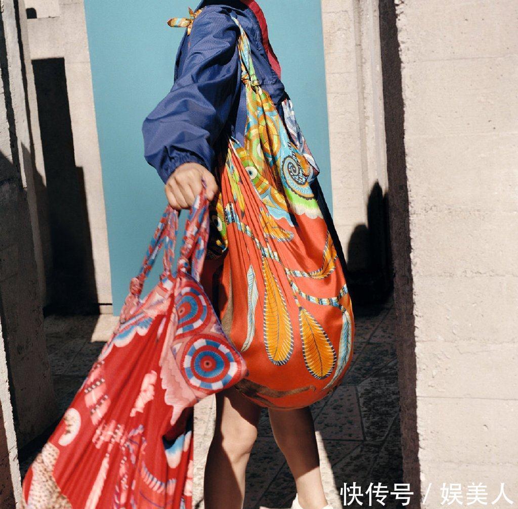 丝巾怎么戴才时髦?绑在手腕上当手链很潮,变成发带也很酷