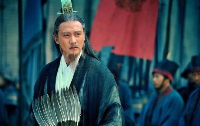 街亭|诸葛亮摆空城计,为啥让4名士兵扫大门?司马懿看懂了,所以还活着