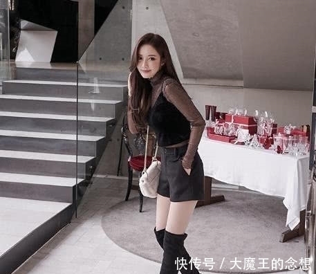 同样的网纱打底衫，孙允珠穿出不一样的视觉效果