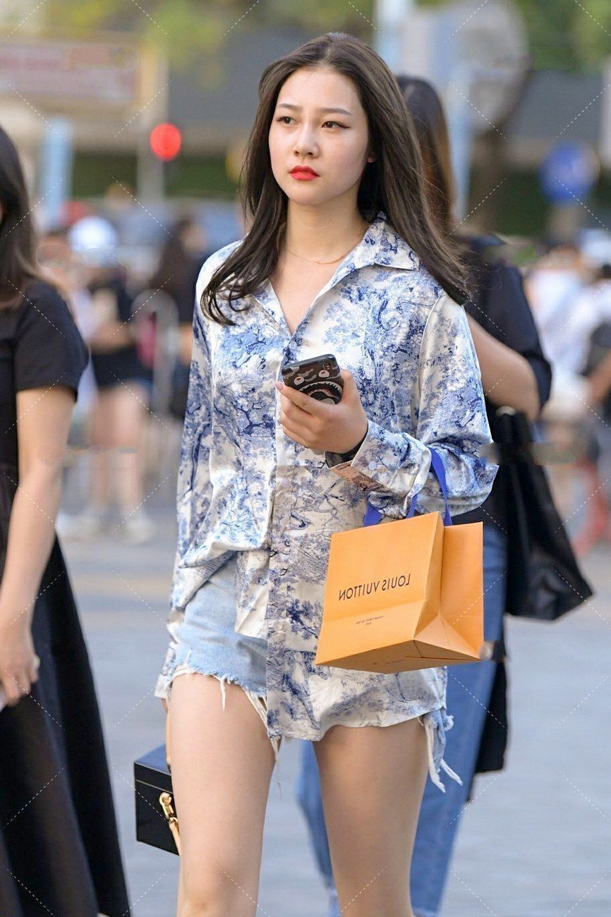 美感|干干净净的微胖美女，彰显着青春的独特美感！