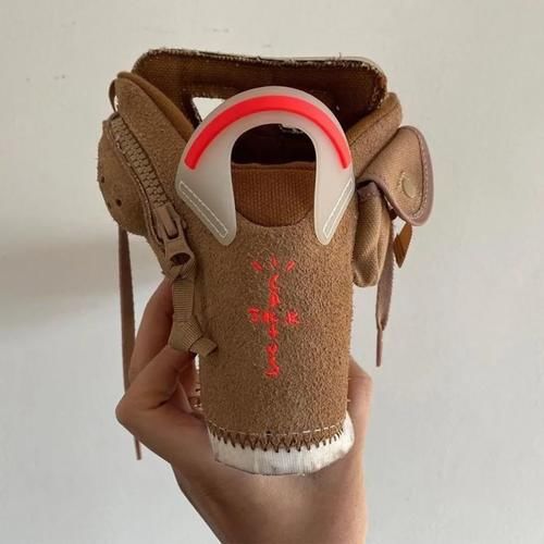 TravisScott本人亲晒联名AJ6、卫衣，疯狂暗示！