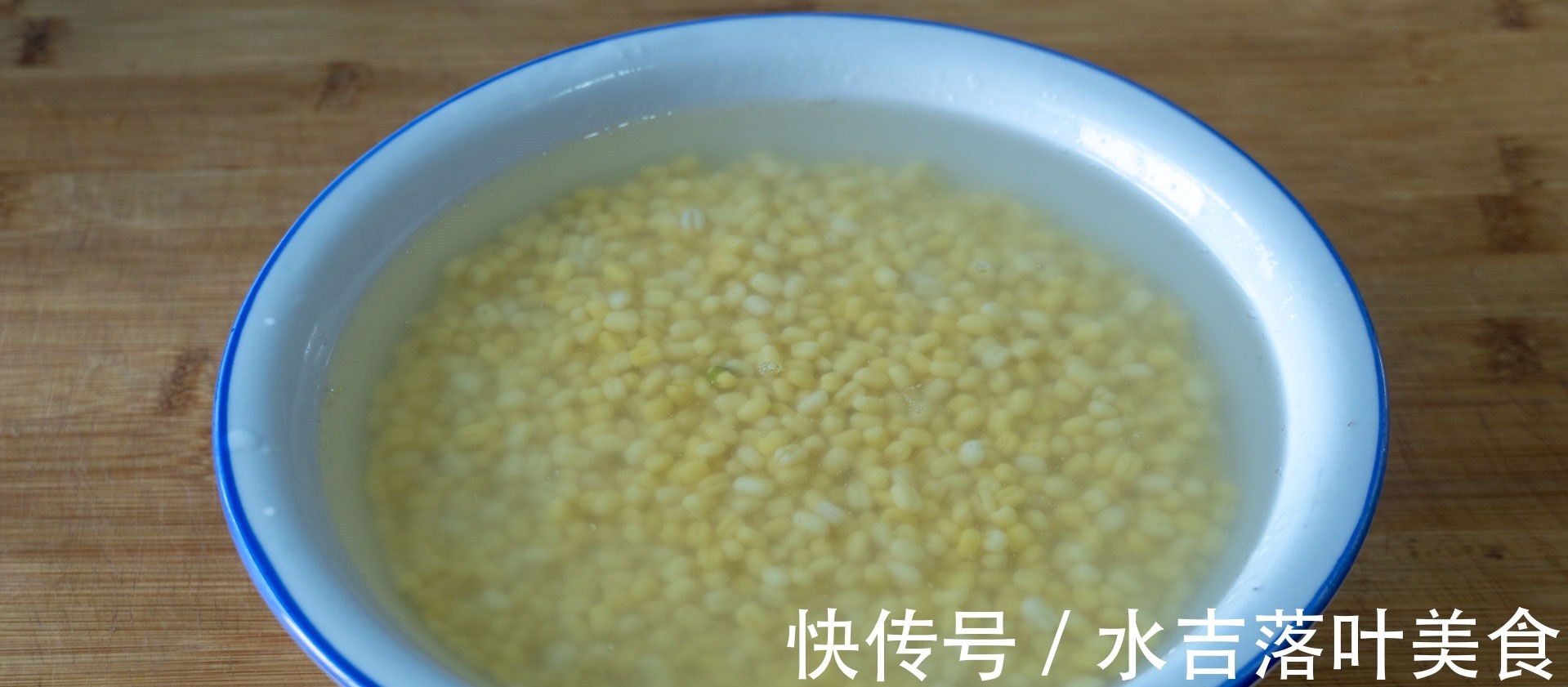 绿豆淀粉|凉粉最简单做法，1碗绿豆1碗水，搅一搅5分钟出锅，Q弹爽滑！