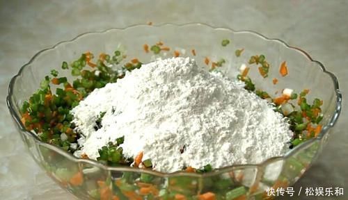 孩子最爱吃的饼,不擀面不揉面,蒸一蒸鲜嫩又营养,孩子1顿吃4个