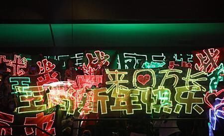 高素质|零互动？肖战王一博台上偷互瞄下台悄悄注视，虾姐表现更显高素质