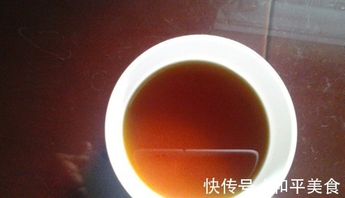 小磨香油|街头“现榨芝麻油”，味道香还不贵，实则机器暗藏玄机！别贪便宜