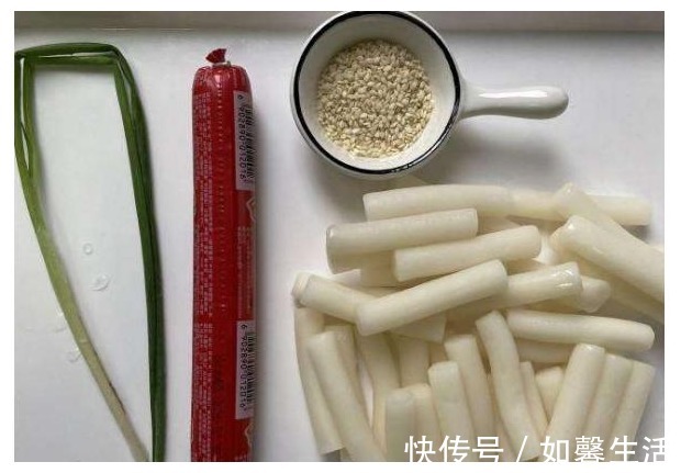 辣椒粉|年糕和香肠这样搭配,完胜学校街边小吃,自己动手卫生又美味