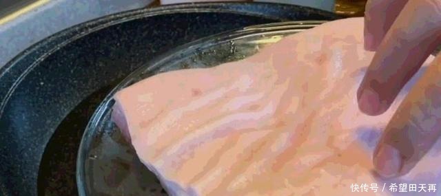 天下名菜东坡肉家常做法，肥而不腻，入口即化，尝一块就念念不忘