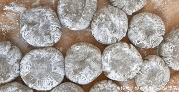 平时多给家人做它吃,不煎不炸,拌一拌上锅蒸熟即可,好吃还润肠