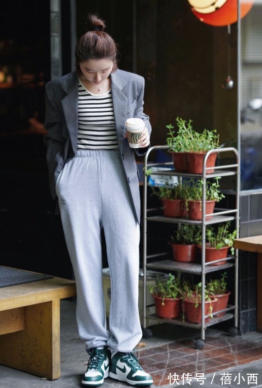 风衣 早春别急着买衣服,入手这3件外套搭配裤子就够了,时髦还高级!