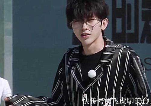 奔跑吧其他成員都穿家居服走秀,唯獨baby盛裝打扮,節(jié)目組過分了