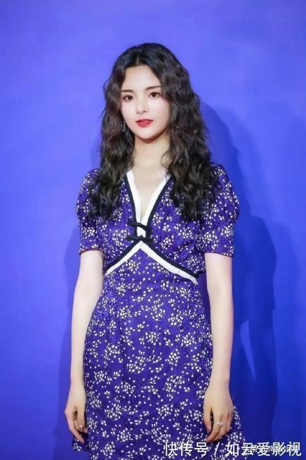 发型 50岁女人最好别留这“3种”发型,不仅大妈感十足,还显老没气质