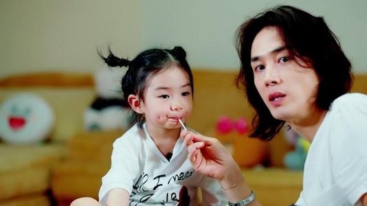 护士|给孩子取名“俊凡”,护士写出生证时错写一笔,爸爸不气反乐