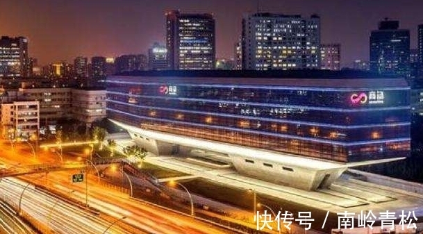 公司|公司亏损242亿,3名高管年薪近12亿,这是怎么一回事?