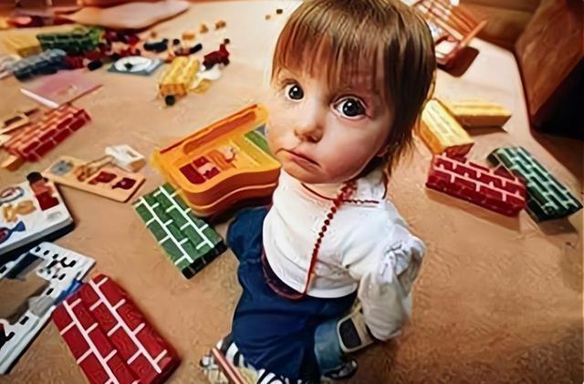 空空如也|哈佛研究家里这3个地方越乱,孩子的大脑越发达,父母别瞎勤快