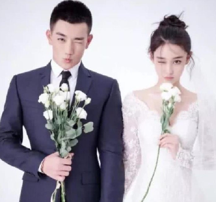 |同样是婚纱照,王祖蓝画风搞笑,黄晓明baby高大上,唯独她俩笑得最开心