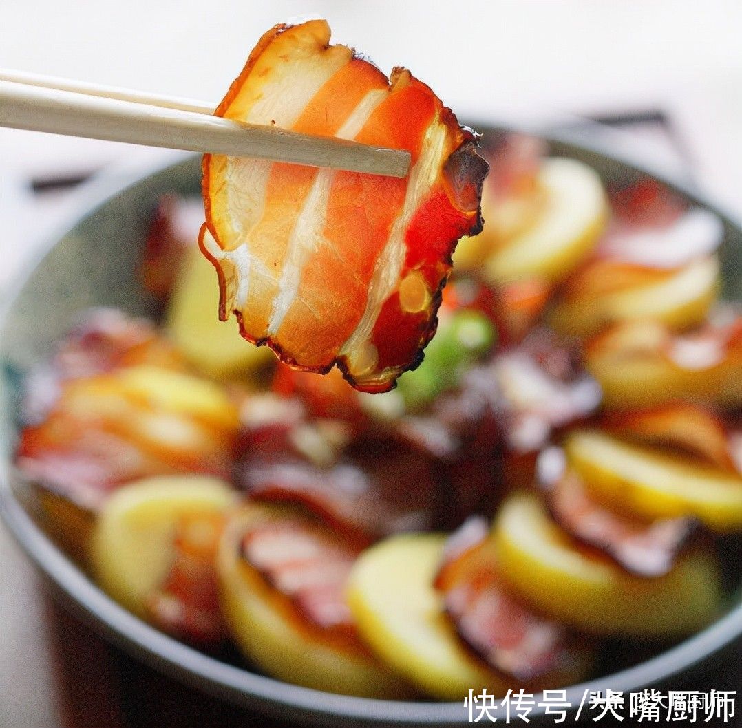 腊肉直接蒸，难怪又硬又咸！多做这1步，腊肉软嫩鲜香，腊香浓郁