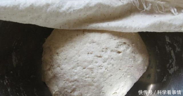 烙油饼,用清水和面是“外行”!做好这3点,柔软筋道,放凉不硬