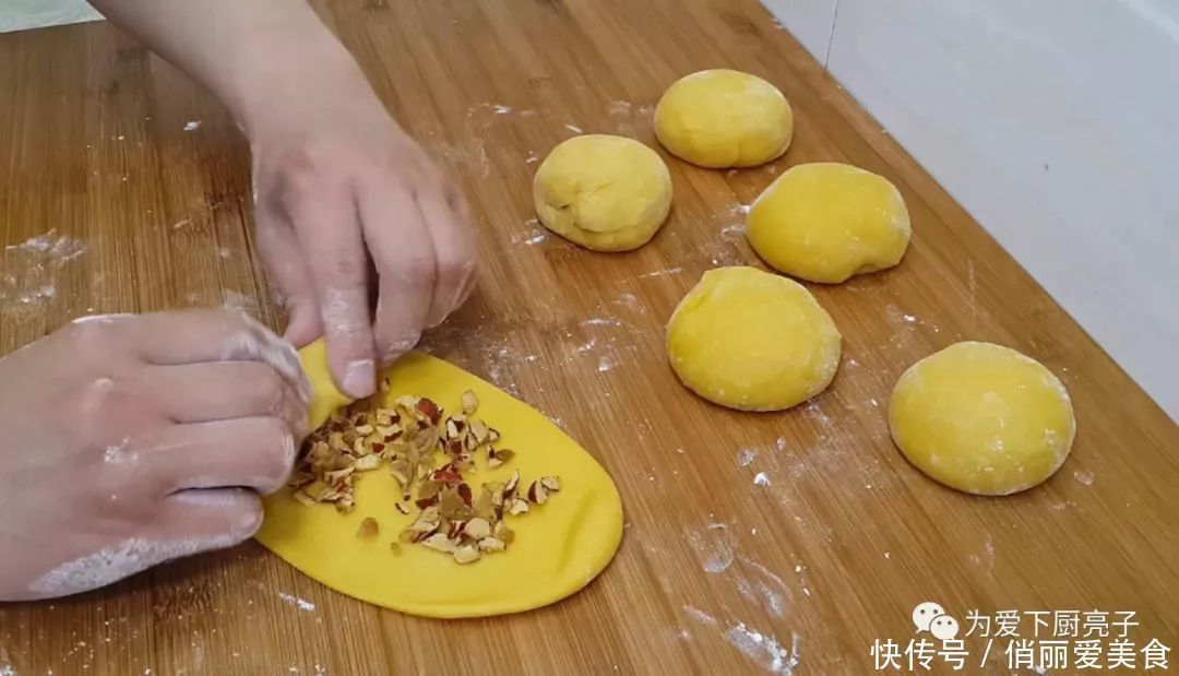 舌头状|面包新吃法,我家隔三差五做着吃,不用烤箱也能做,比蛋糕还好吃