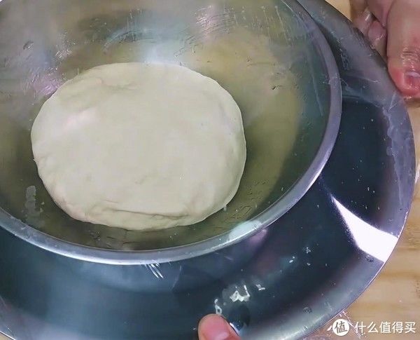 在家用烤箱做烧饼的，色泽金黄，吃起来又香又脆