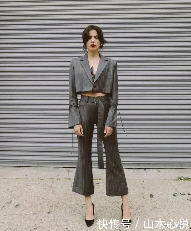 扔掉你的卫衣吧,太土了!现在流行穿挤奶装,时髦舒适还高级