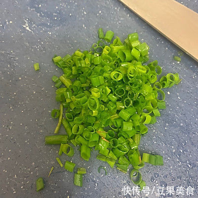 大厨|这道家常菜芭蕉叶蒸老虎虾炒饭！，小白也能变大厨