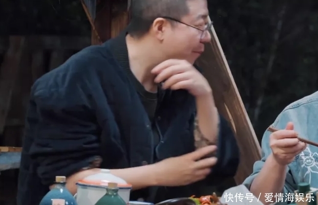 陈赫 《向往5》饭菜难吃!陈赫李诞刚吃就饱,张子枫吃青菜试图补救