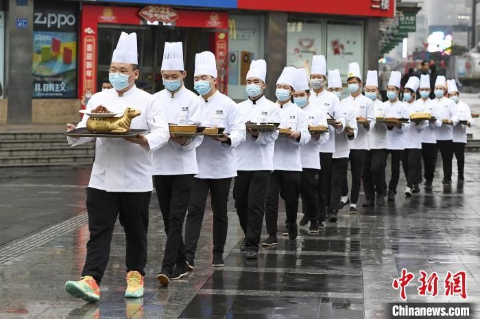  “90后”湘菜传承人挑战烹饪100道湘菜 推介“舌尖上的湖南”