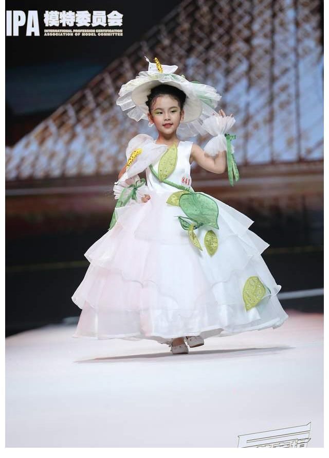 小选手|“卡萨帝”杯·2021第五季完美童模青岛赛区网络人气冠军-刘思瑶