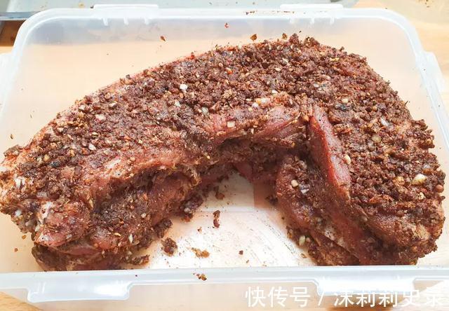 双面|家乡的味道！大叔教你祖传秘制咸猪肉，香气浓郁，不输餐馆的水准
