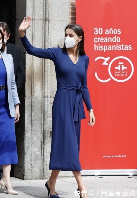 西班牙|西班牙王后染了新发色,穿3年前紧身裙依旧惊艳,48岁仍有曲线美