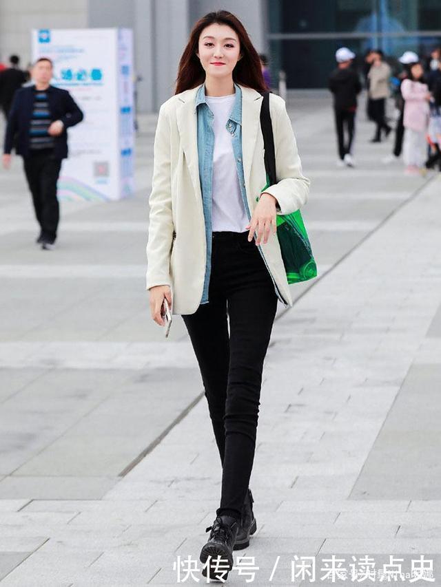 风衣外套不“受宠”了,今秋流行“小西装”,时尚潮人都在穿