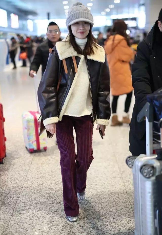 蓝色的喇叭|皮衣+喇叭裤=时髦显高, 这样穿太好看了