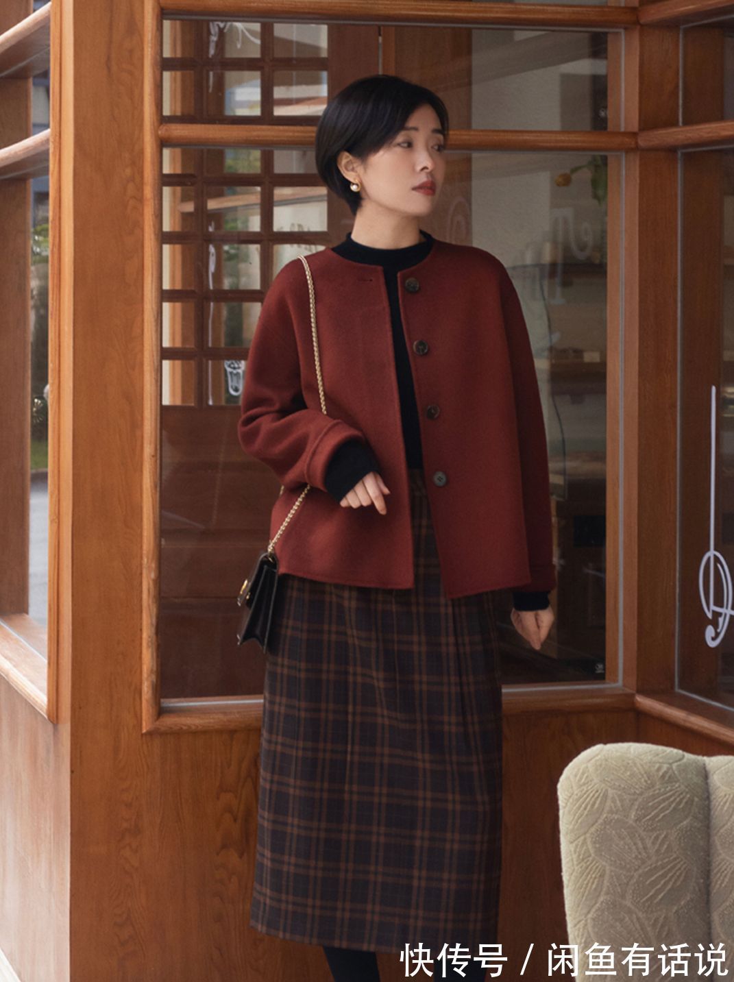 格纹|早春长大衣失宠了,35岁阿姨的“短大衣+裙子”保暖又高级,真美