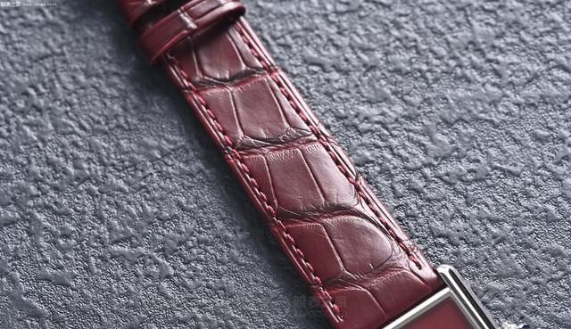 cartier 经典优雅美学 品鉴卡地亚Tank Must腕表