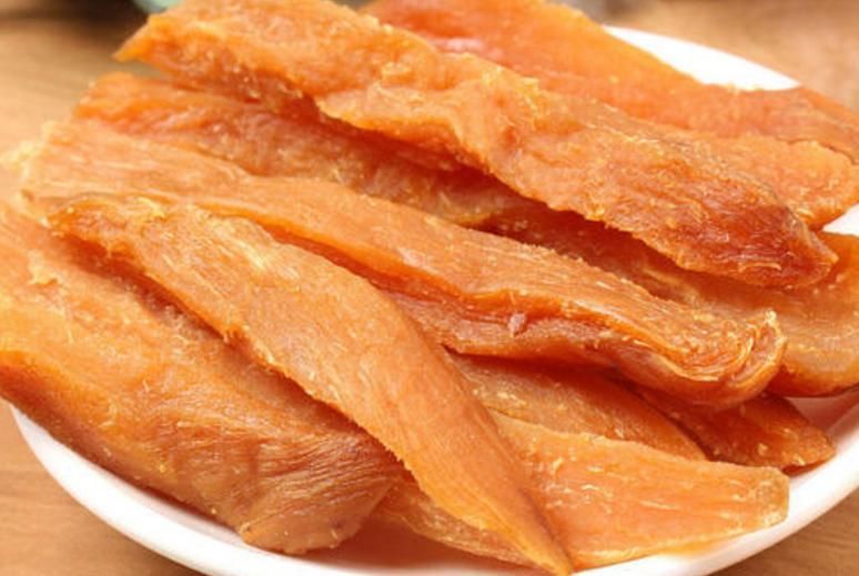 好吃|买几个红薯回家给孩子做个“红薯干”,香甜美味有嚼劲,超好吃