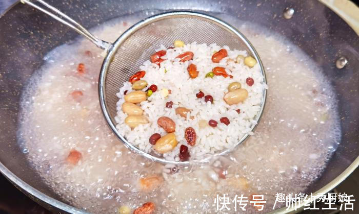 厨娘|年夜饭必备的美食,是主食也是菜,简单一蒸就好,寓意:幸福团圆