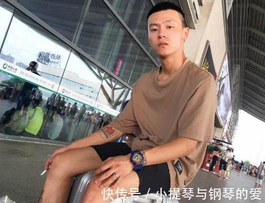 爺爺|《變形記》城市少年,為救窮爺爺賣掉自己8萬金項鏈,今如何了