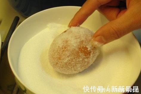 腌鸡蛋,不要只会加盐腌,分享正确做法,咸鸡蛋起沙流油,味道香