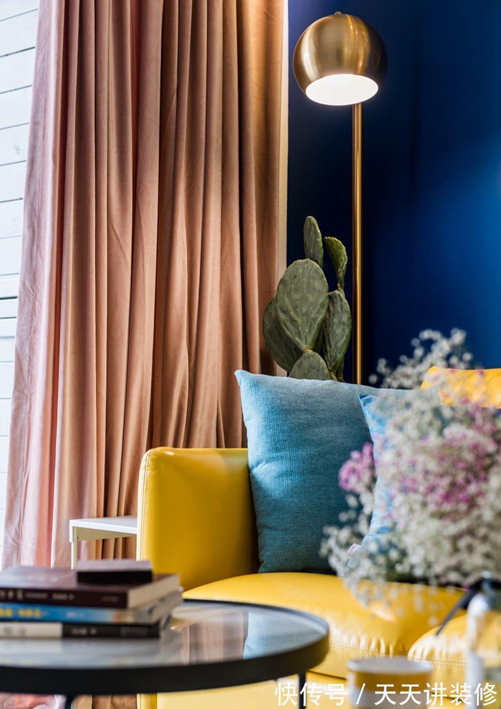 小星球|克莱因蓝加上亮丽黄，撞色的设计更为独特，满足我们对新家的设想