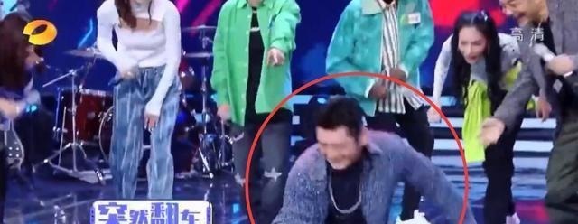 跳舞|天天向上:王一博带领一波王炸来跳舞,钱枫炫技翻车,他笑好大声