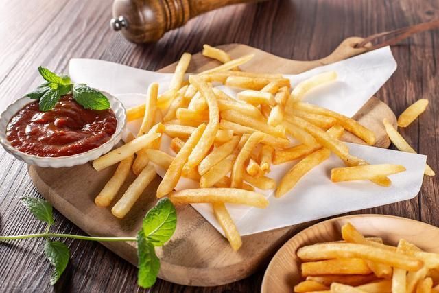 酥脆|炸薯条时,这两个步骤很关键,薯条金黄酥脆不发软,比买的还好吃