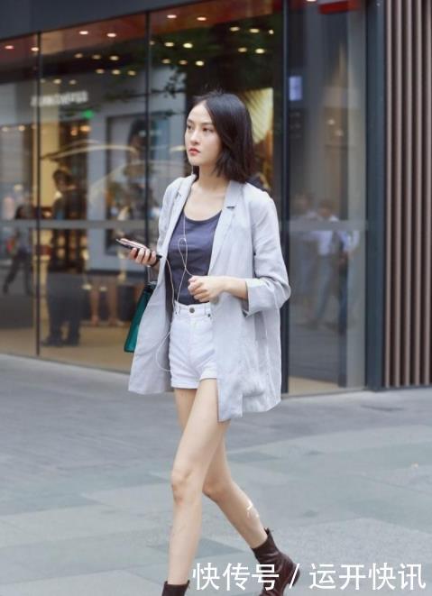 打底裤|街拍:小姐姐齐肩长发,白色衬衣配牛仔短裤,清纯美好