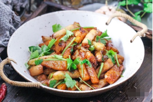 冷天|大冷天的,就馋这道菜,香气扑鼻真好吃,两个人吃了一锅饭!