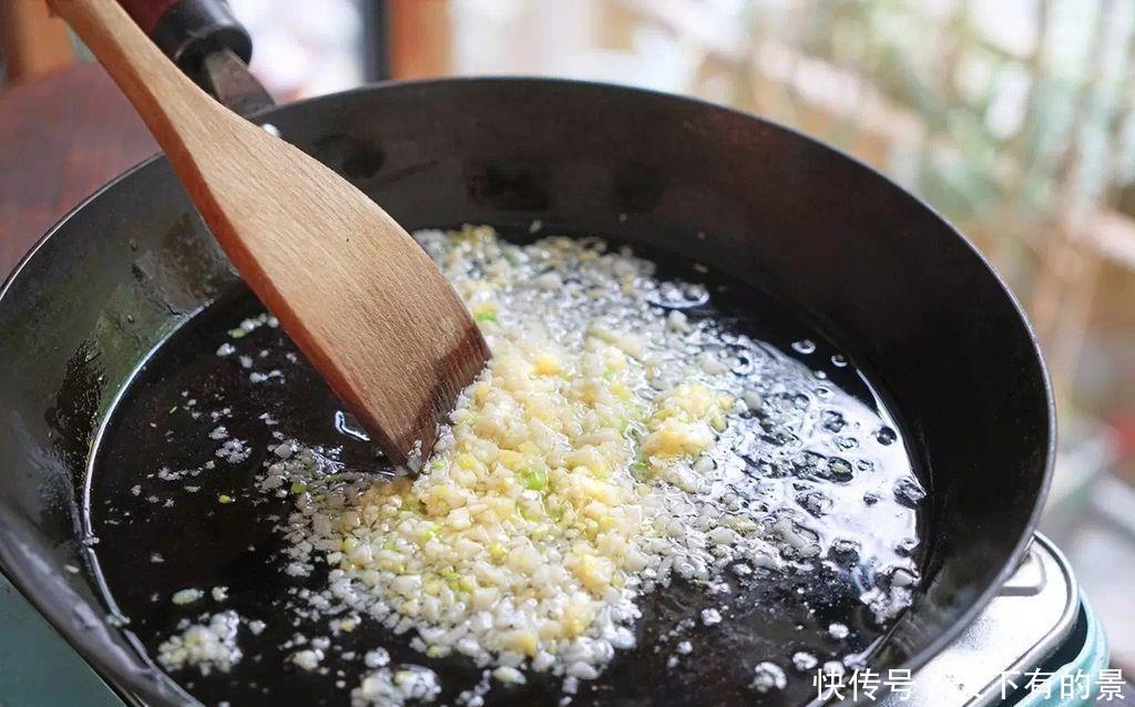 老渔民亲授，不加一滴油，15分钟让花甲快速吐沙，吃起来不牙碜