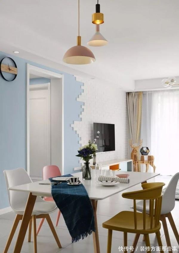 玄关|145平北欧风三居室黑板墙+黄色谷仓门,成了餐厅中一道风景线